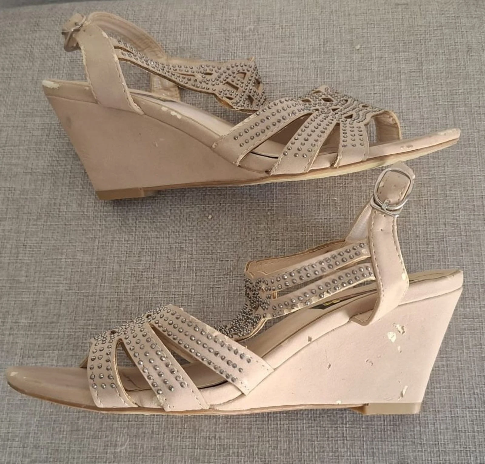Beige wiggesandalen met strasssteentjes limited edition Y2K – photo 2